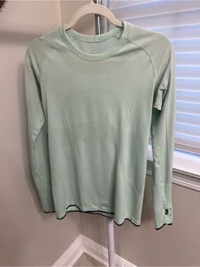 lululemon athletica Light Mint Textured, black trim, medium